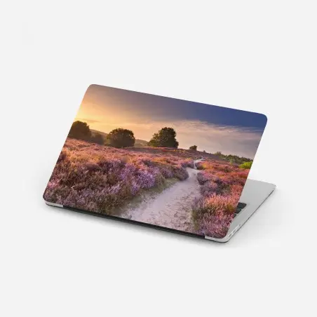Adesivo per laptop sentiero nella brughiera all'alba a Posbank • Wallissimo®