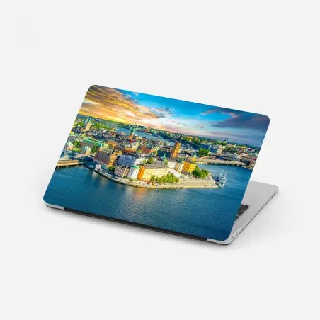 Adesivo per laptop panorama costiero di Stoccolma al tramonto • Wallissimo®