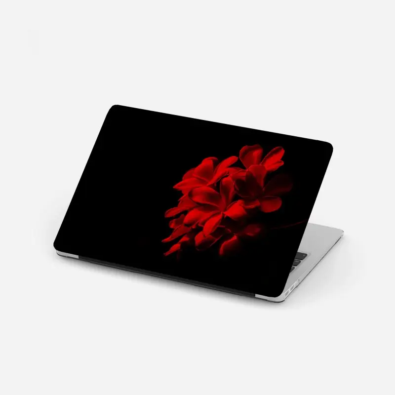 Adesivo per laptop plumeria rossa su sfondo nero, eleganza minimalista