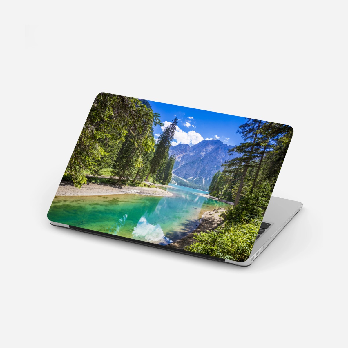 Adesivo per laptop panorama del Lago di Braies e Croda del Becco • Wallissimo®