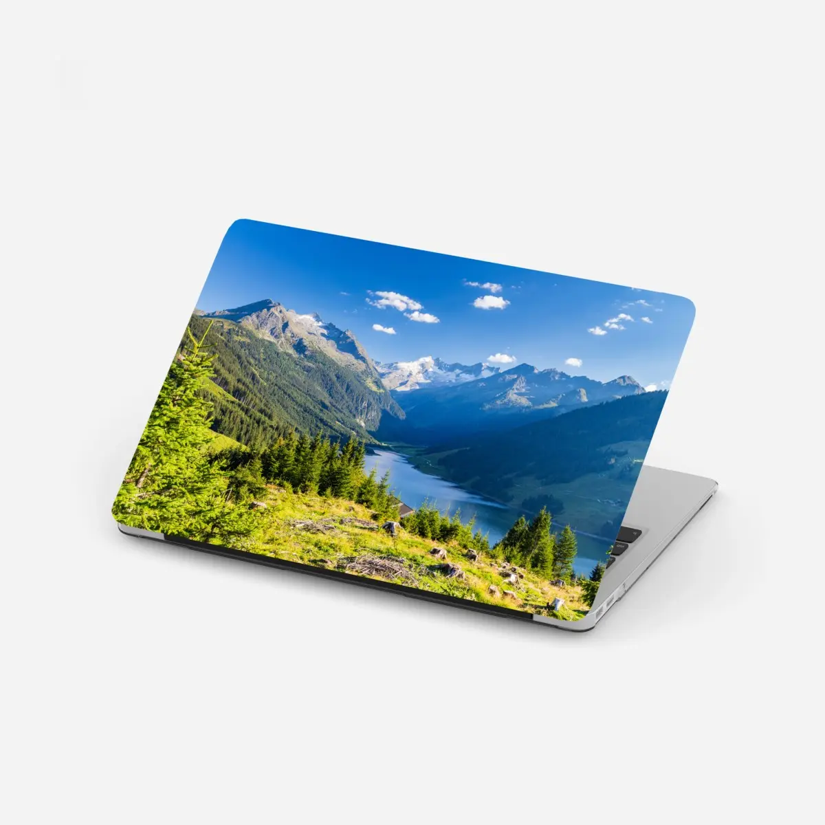 Adesivo per laptop panorama alpino sul lago cristallino delle Alpi • Wallissimo®