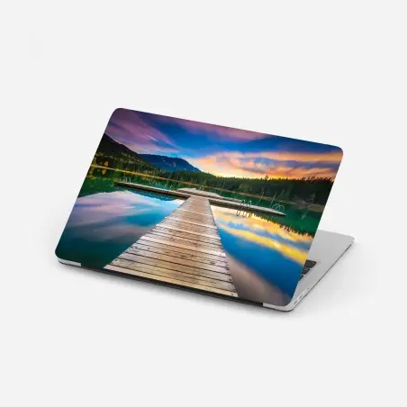 Adesivo per laptop molo verso il tramonto sul lago • Wallissimo®