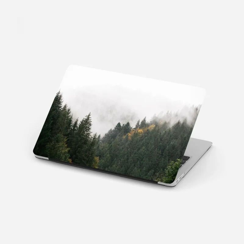 Adesivo per laptop nebbia tra gli abeti