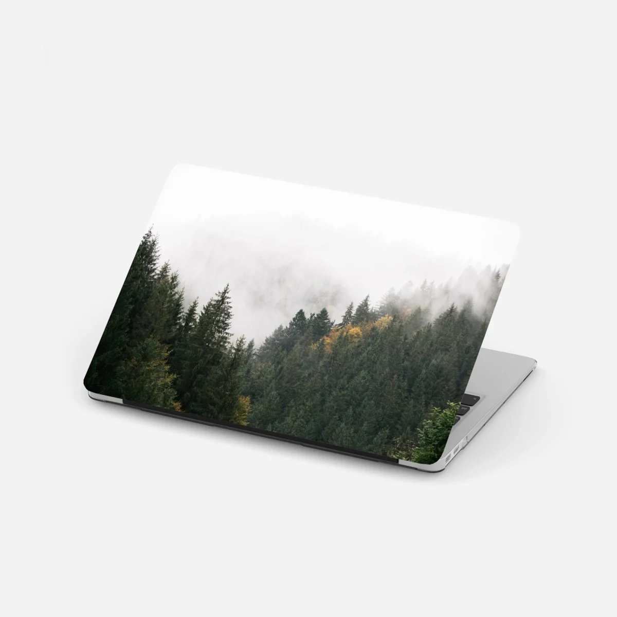 Adesivo per laptop nebbia tra gli abeti • Wallissimo® Adesivo per laptop nebbia tra gli abeti • Wallissimo®