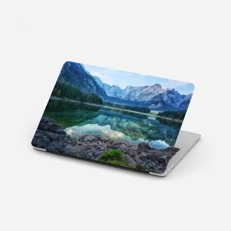 Adesivo per laptop riflessi alpini sul Lago di Fusine • Wallissimo®