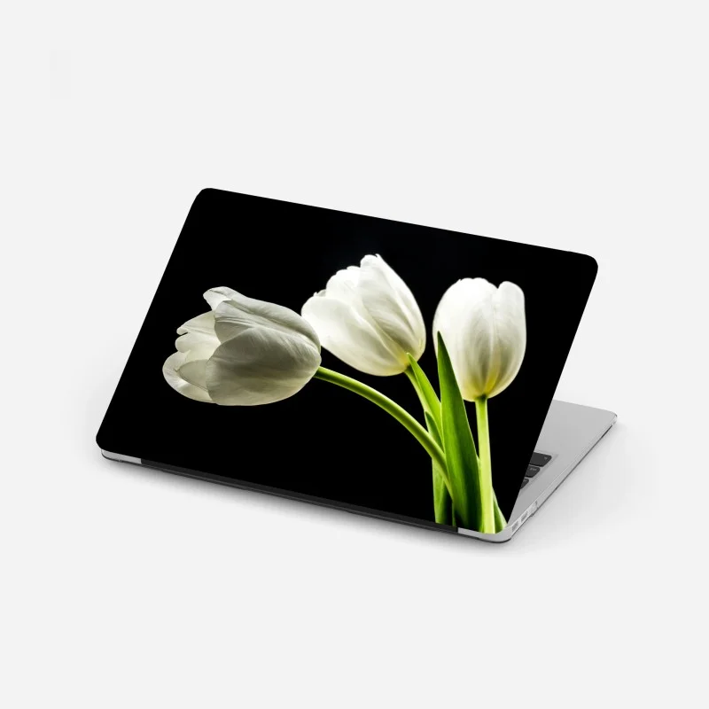 Adesivo per laptop composizione di tulipani bianchi su sfondo nero