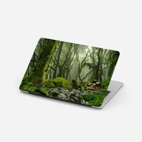 Adesivo per laptop foresta incantata di muschio e nebbia • Wallissimo®