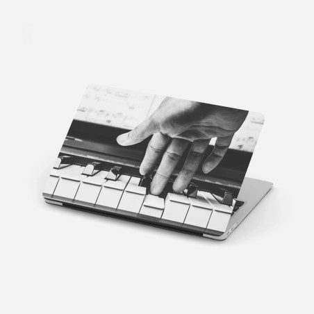 Adesivo per laptop mano che suona il pianoforte in bianco e nero • Wallissimo®