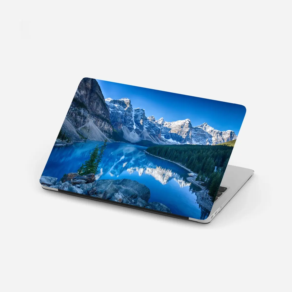 Adesivo per laptop riflessi alpini sul lago cristallino • Wallissimo®