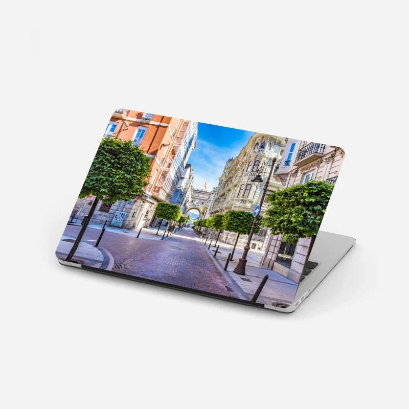 Adesivo per laptop viale storico di Santander sotto il cielo azzurro