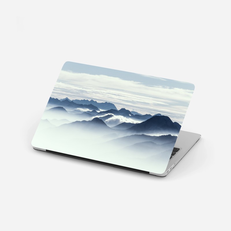 Adesivo per laptop panorama di montagne avvolte nella nebbia