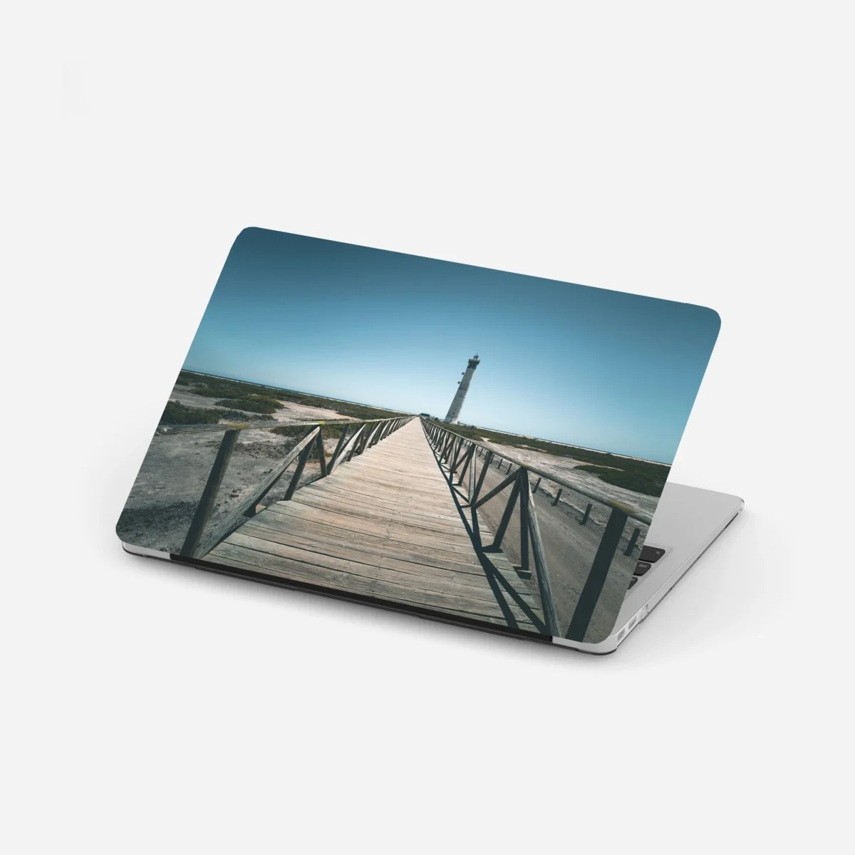 Adesivo per laptop faro sulla passerella verso l'orizzonte • Wallissimo® Adesivo per laptop faro sulla passerella verso l'orizzonte • Wallissimo®