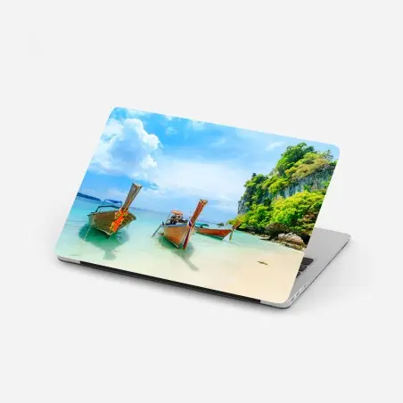 Adesivo per laptop barche longtail sulla spiaggia di Phuket • Wallissimo®