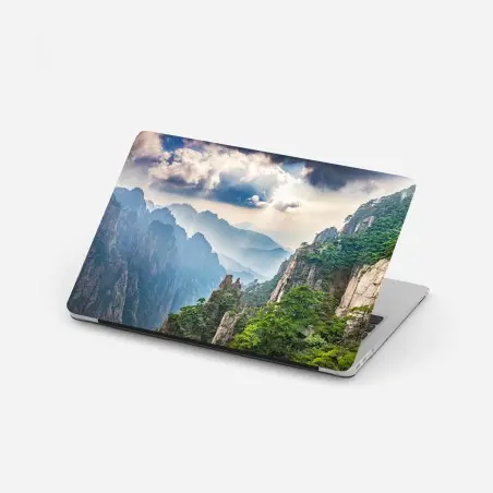 Adesivo per laptop vette maestose e nebbia dorata • Wallissimo®