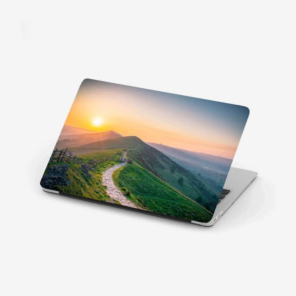 Adesivo per laptop sentiero sulla cresta all'alba • Wallissimo® Adesivo per laptop sentiero sulla cresta all'alba • Wallissimo®