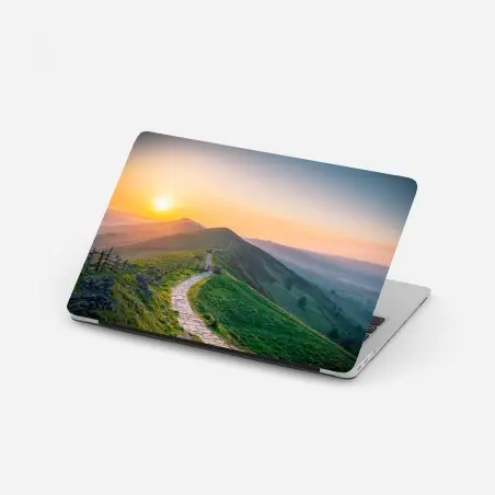 Adesivo per laptop sentiero sulla cresta all'alba • Wallissimo®