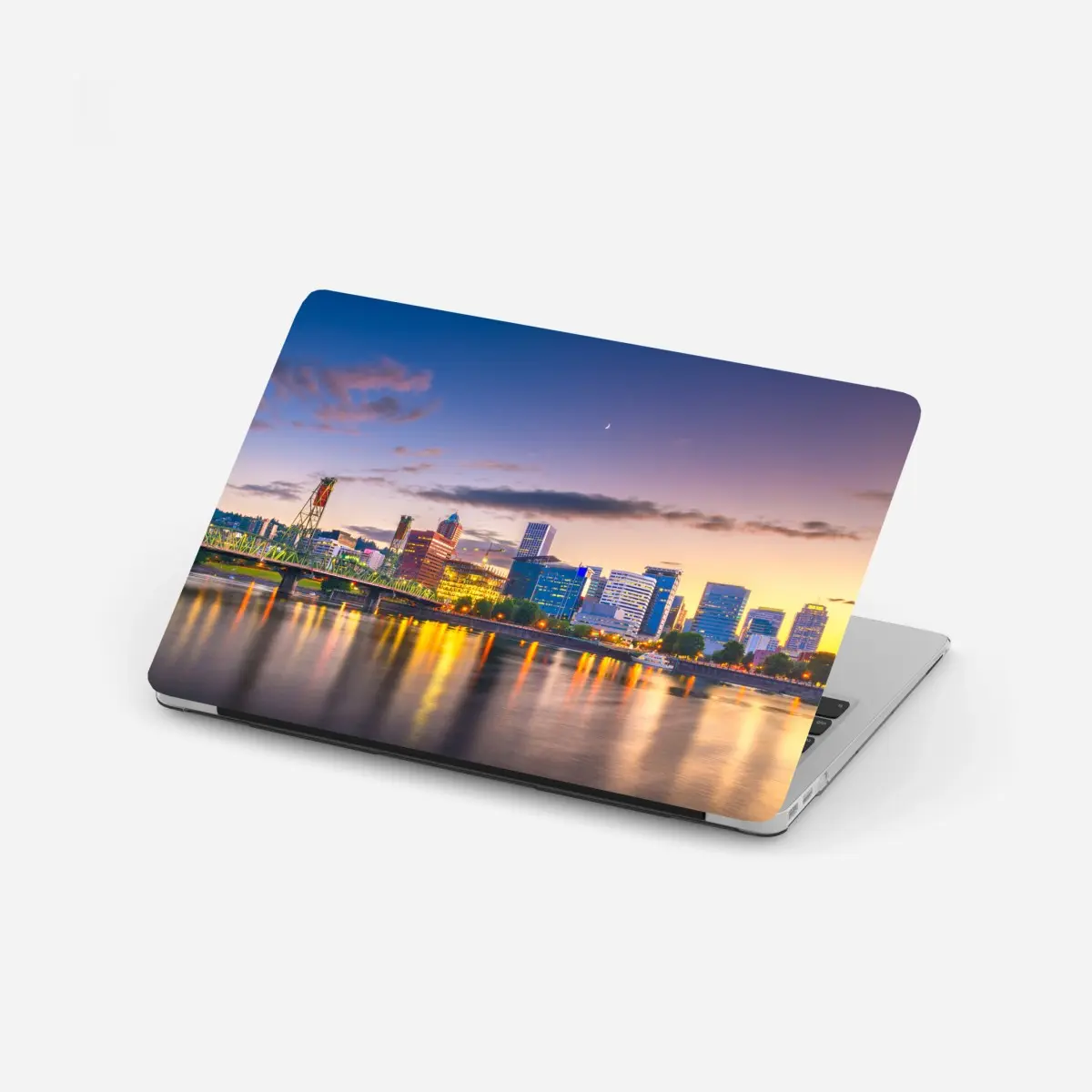 Adesivo per laptop veduta serale di Portland sul fiume Willamette • Wallissimo®