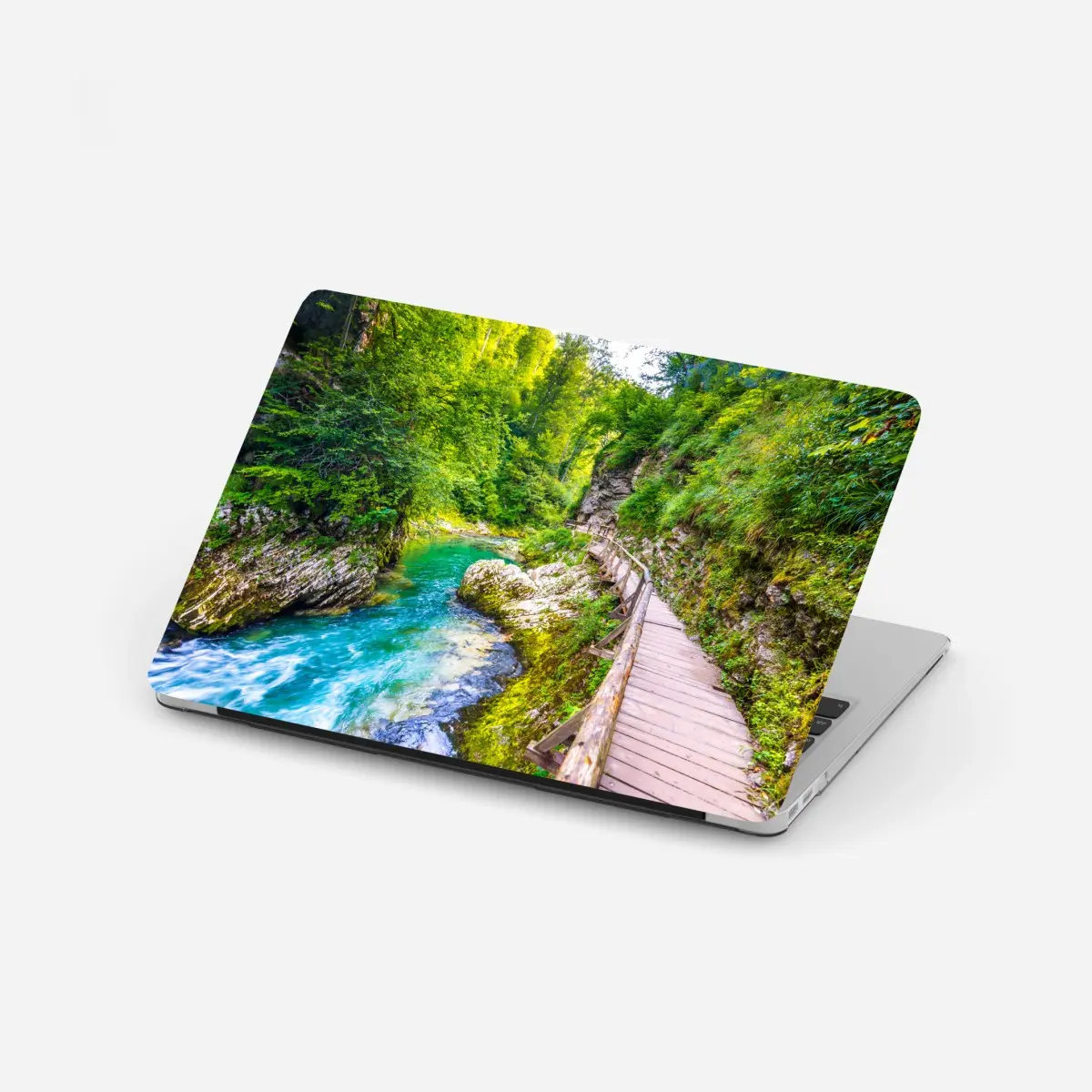 Adesivo per laptop passerella sul fiume turchese tra le rocce • Wallissimo®