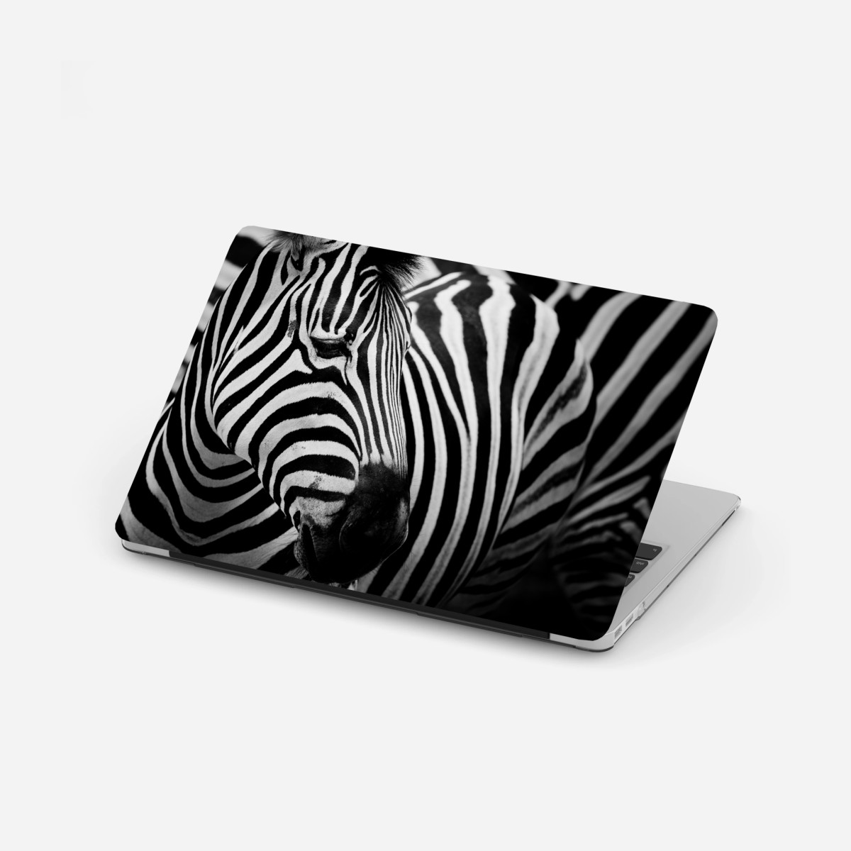 Adesivo per laptop eleganza a strisce: ritratto di zebra in bianco e nero • Wallissimo®