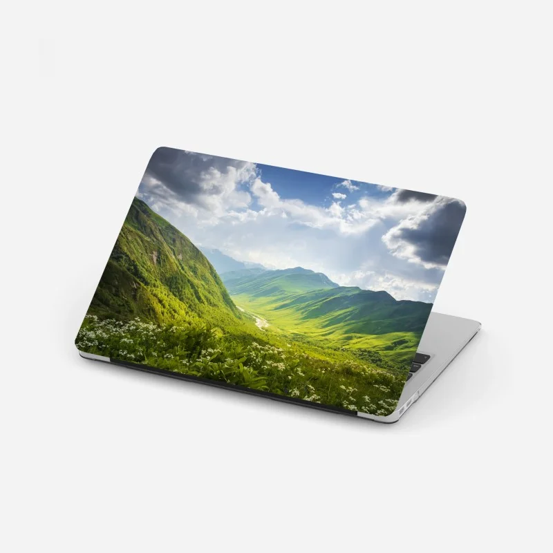 Adesivo per laptop panorama della valle di Svaneti, Georgia