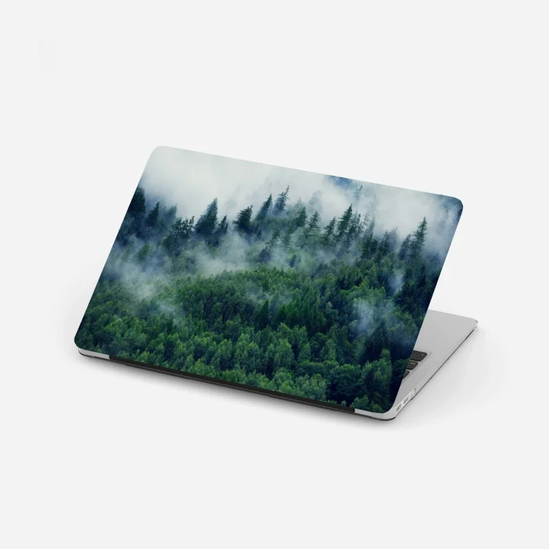 Adesivo per laptop foresta avvolta dalla nebbia