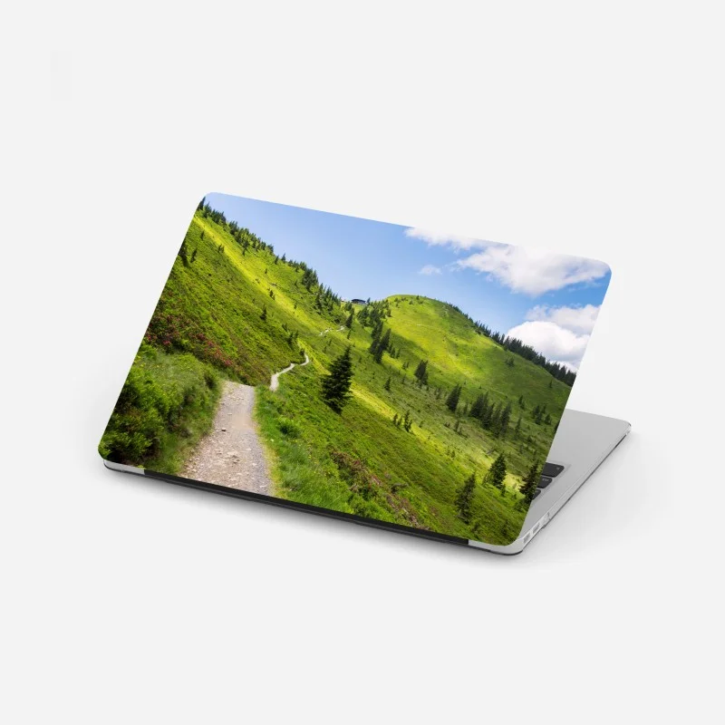 Adesivo per laptop sentiero tra colline verdi e cielo azzurro