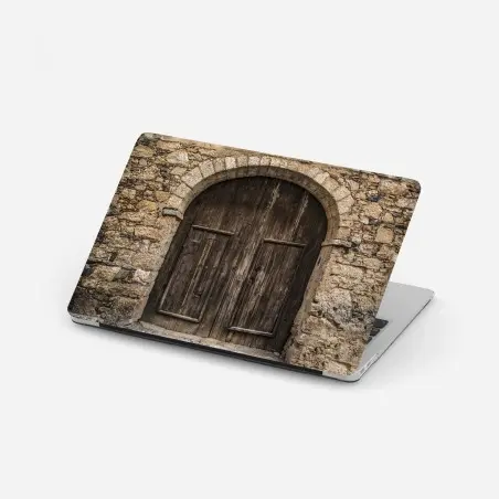 Adesivo per laptop porta antica in legno su muro di pietra • Wallissimo®
