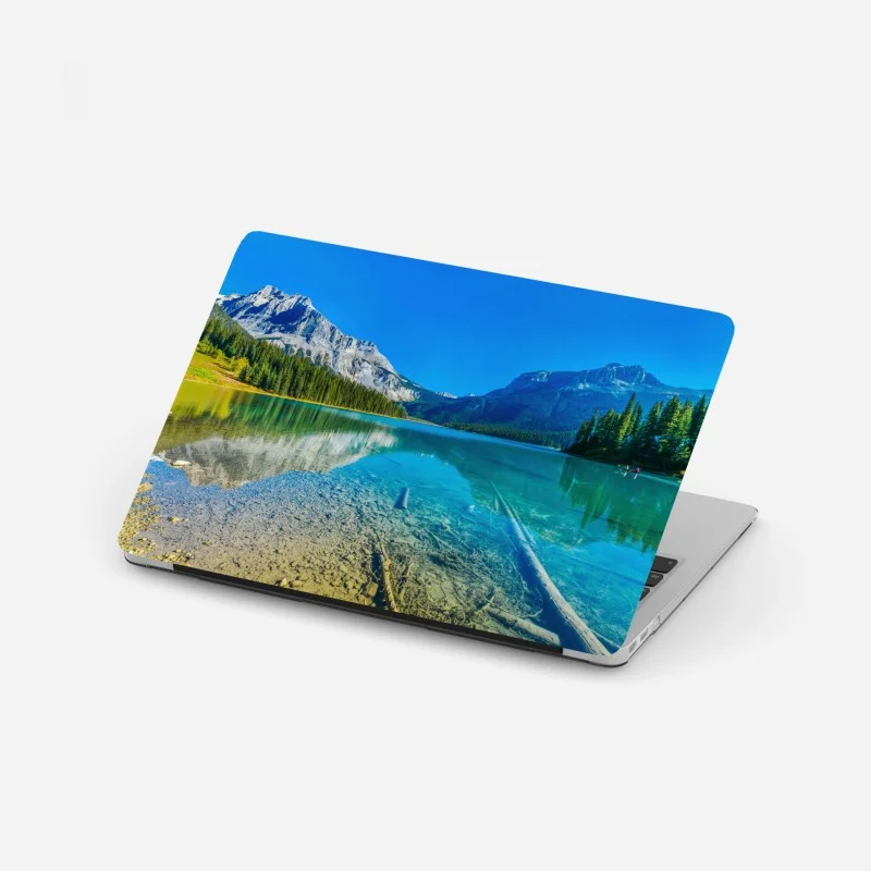 Adesivo per laptop lago alpino cristallino con montagne e riflessi