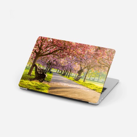 Adesivo per laptop viale di ciliegi in fiore al tramonto • Wallissimo®