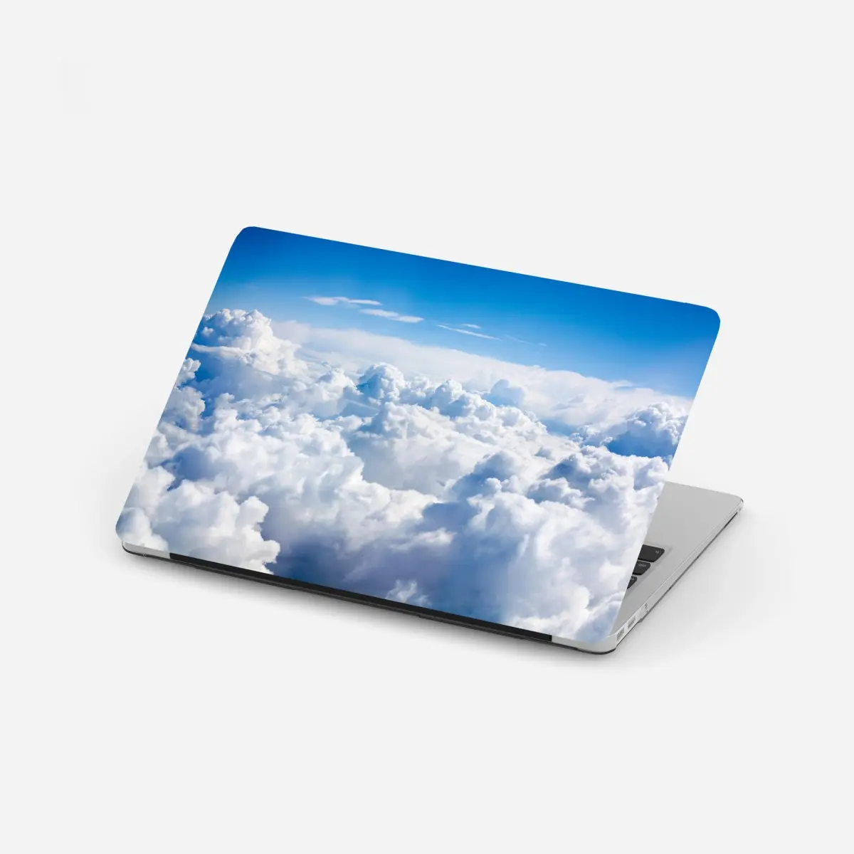 Adesivo per laptop mare di nuvole su cielo azzurro • Wallissimo®