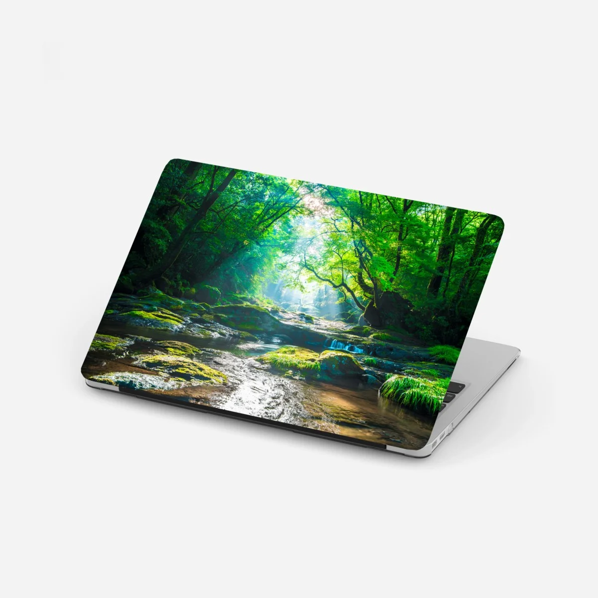 Adesivo per laptop rifugio verde sul ruscello • Wallissimo® Adesivo per laptop rifugio verde sul ruscello • Wallissimo®