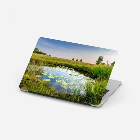Adesivo per laptop riflessi sullo stagno di ninfee • Wallissimo®