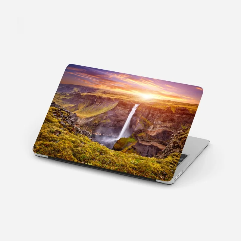 Adesivo per laptop tramonto su Haifoss, cascata maestosa dell'Islanda