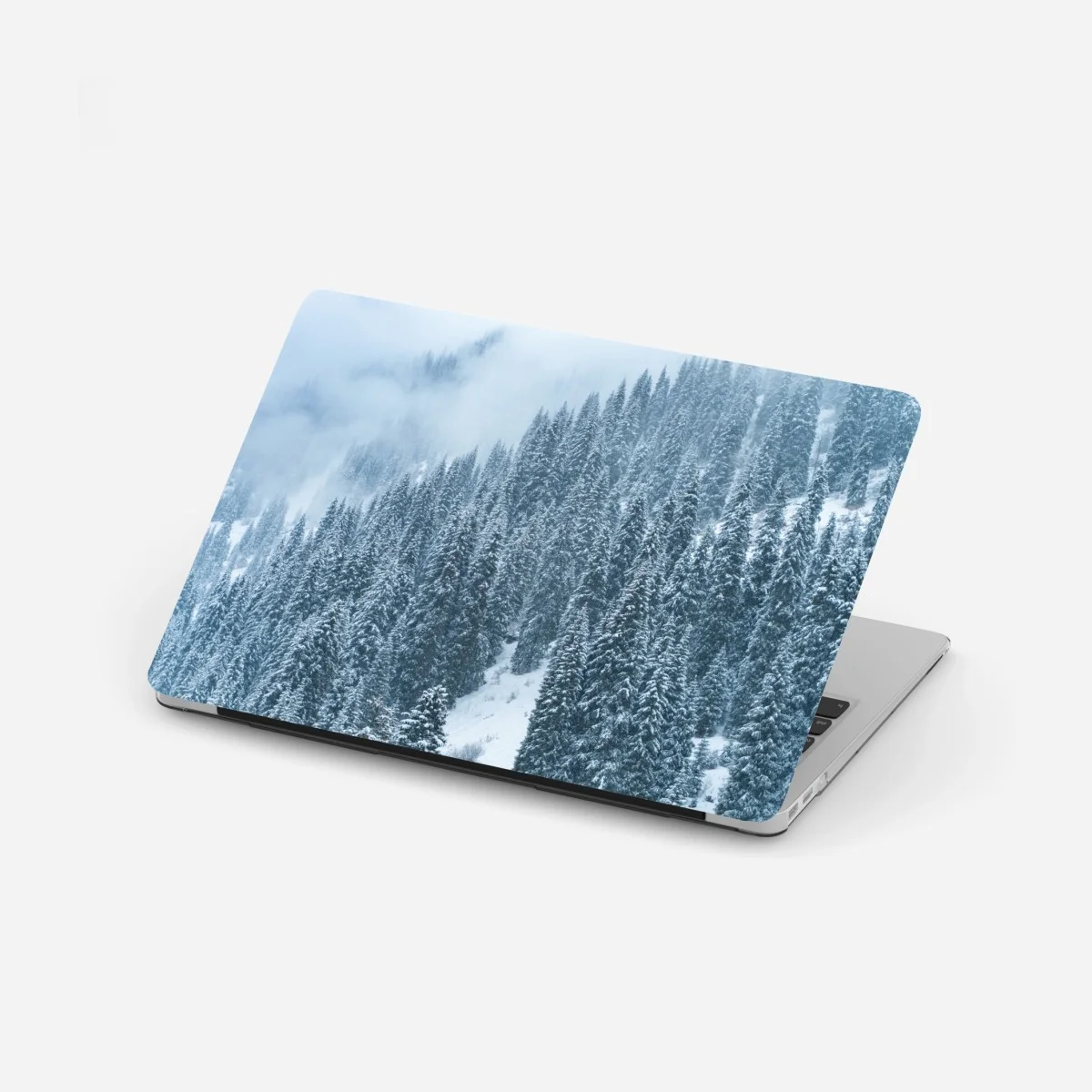 Adesivo per laptop foresta di abeti sotto la neve • Wallissimo® Adesivo per laptop foresta di abeti sotto la neve • Wallissimo®