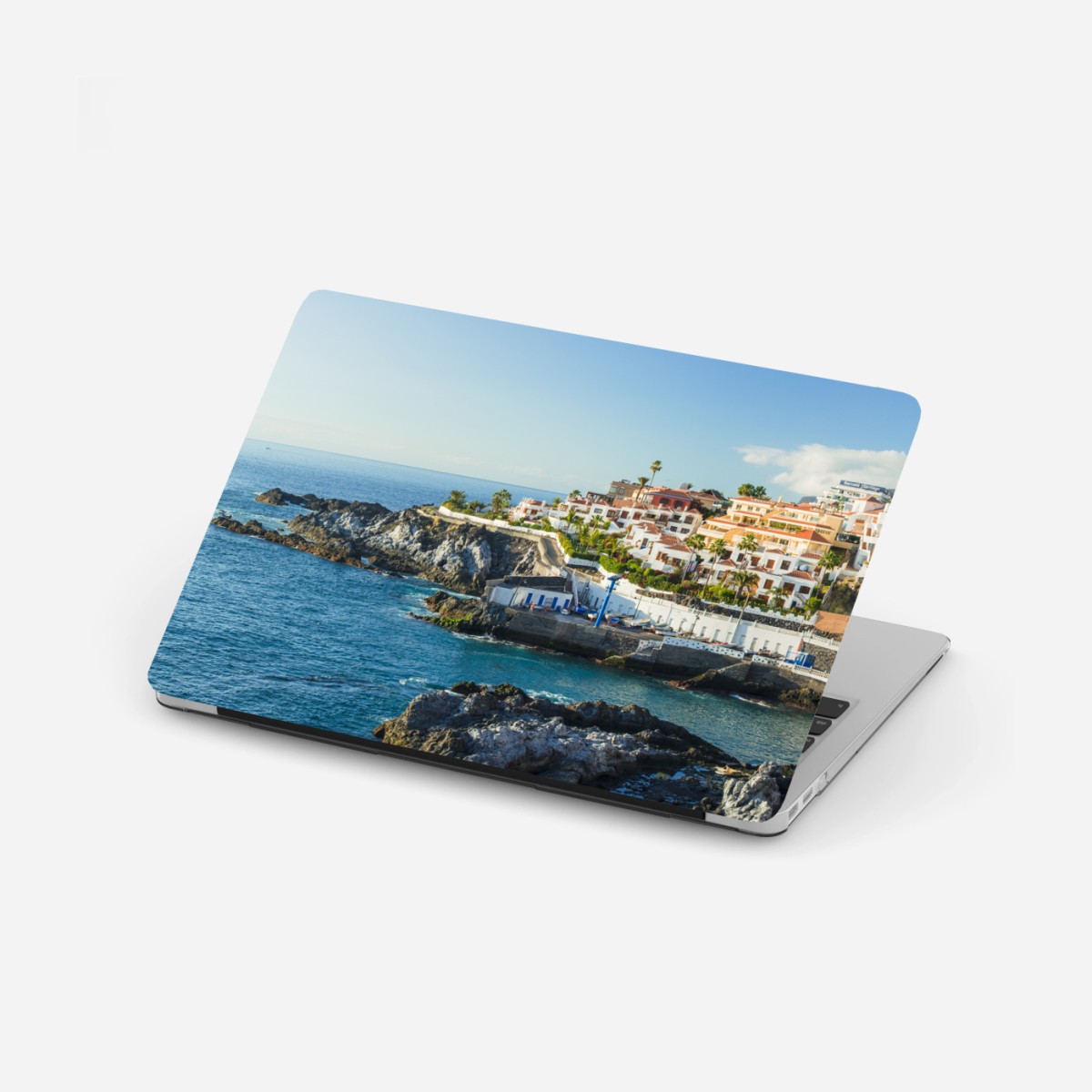 Adesivo per laptop scorcio costiero mediterraneo con case bianche • Wallissimo®