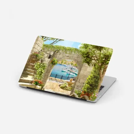 Adesivo per laptop vista sul porto attraverso l'arco in pietra • Wallissimo®