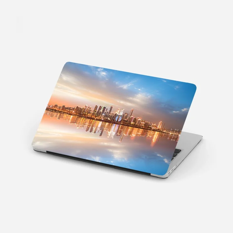 Adesivo per laptop panorama urbano al tramonto riflesso sull'acqua