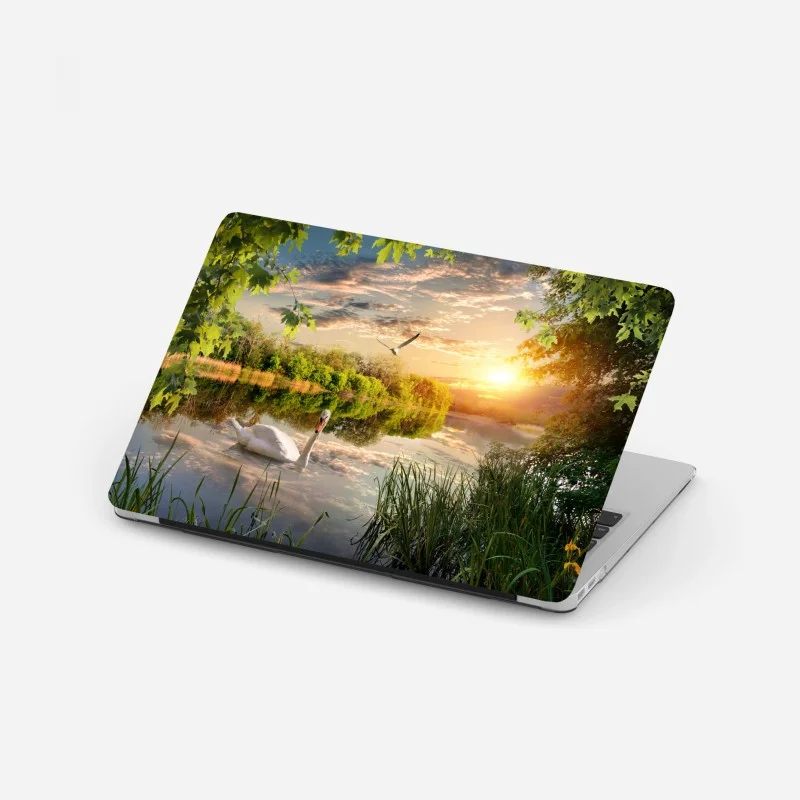Adesivo per laptop tramonto sul lago con cigno e riflessi