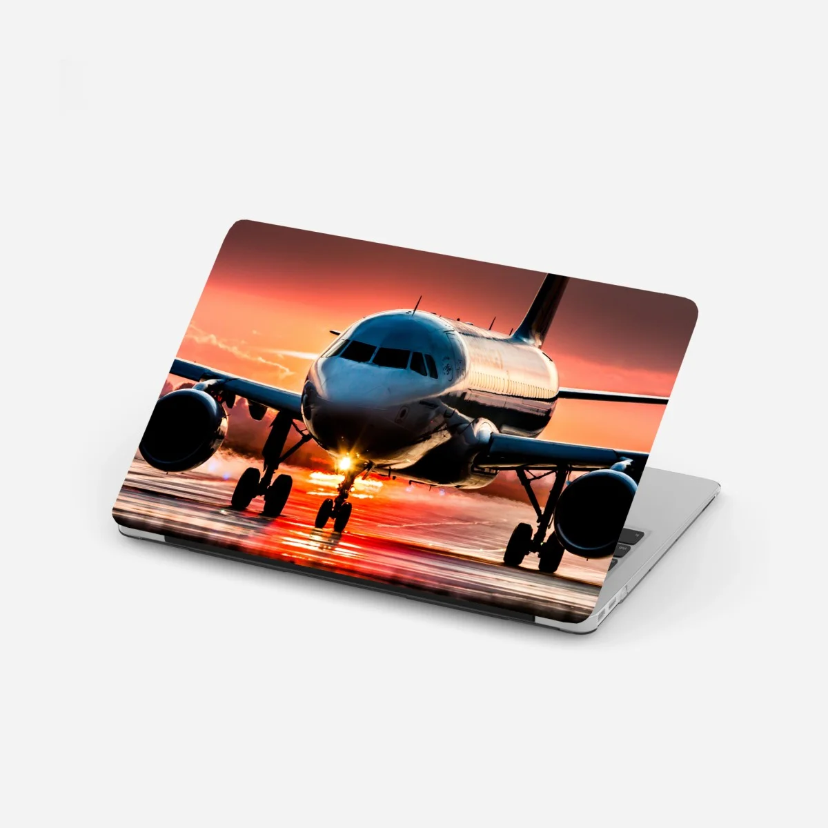 Adesivo per laptop aereo in pista al tramonto • Wallissimo® Adesivo per laptop aereo in pista al tramonto • Wallissimo®