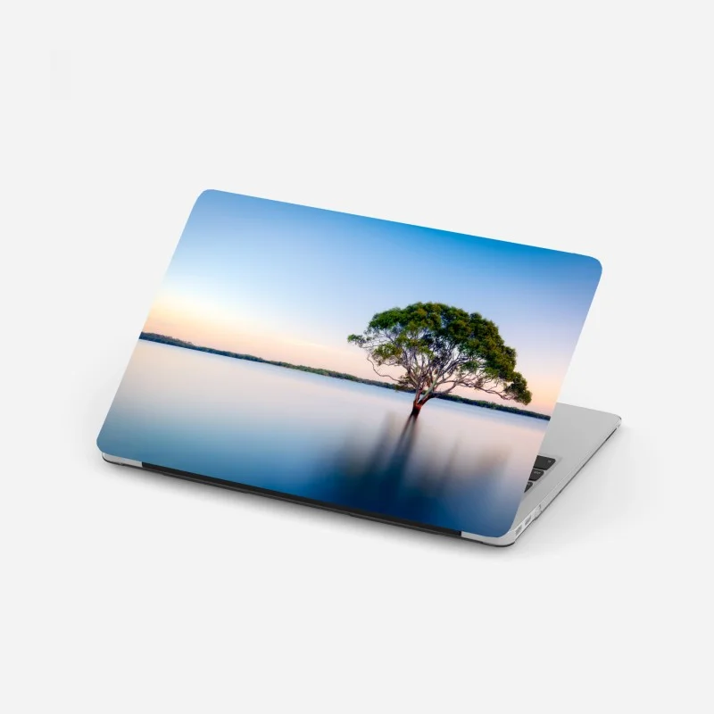 Adesivo per laptop albero solitario sul lago al tramonto