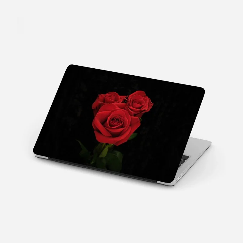 Adesivo per laptop eleganza di rose rosse su sfondo nero