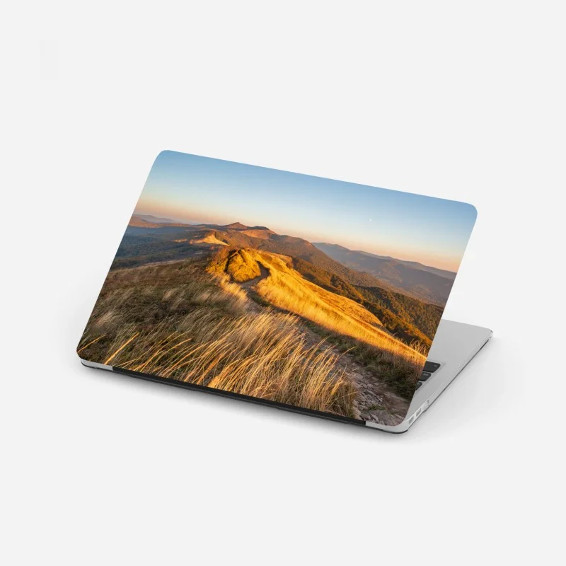 Adesivo per laptop panorama montano al tramonto dorato