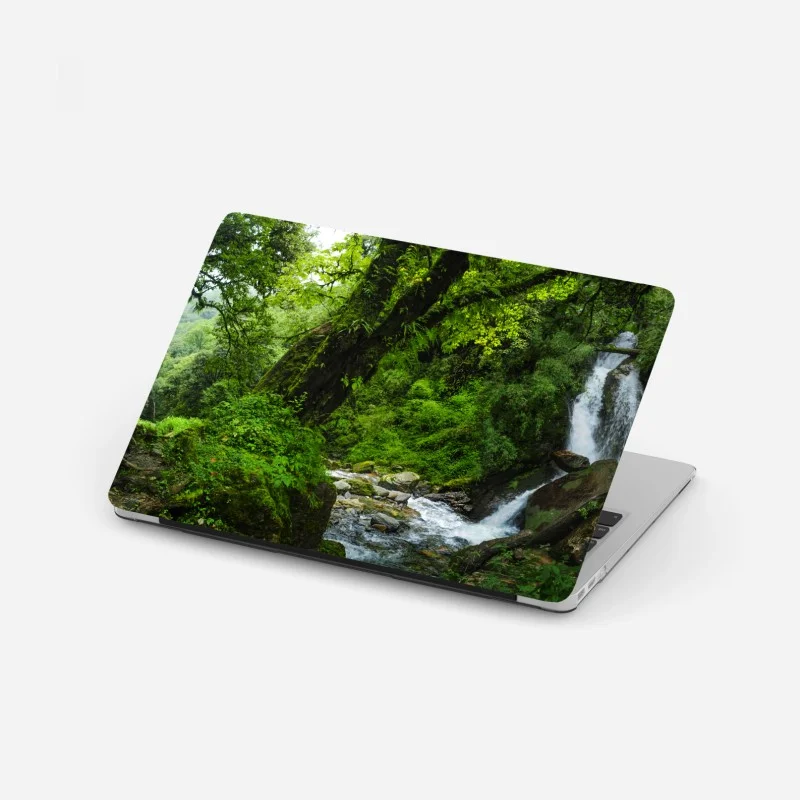 Adesivo per laptop angolo verde: cascata nella foresta
