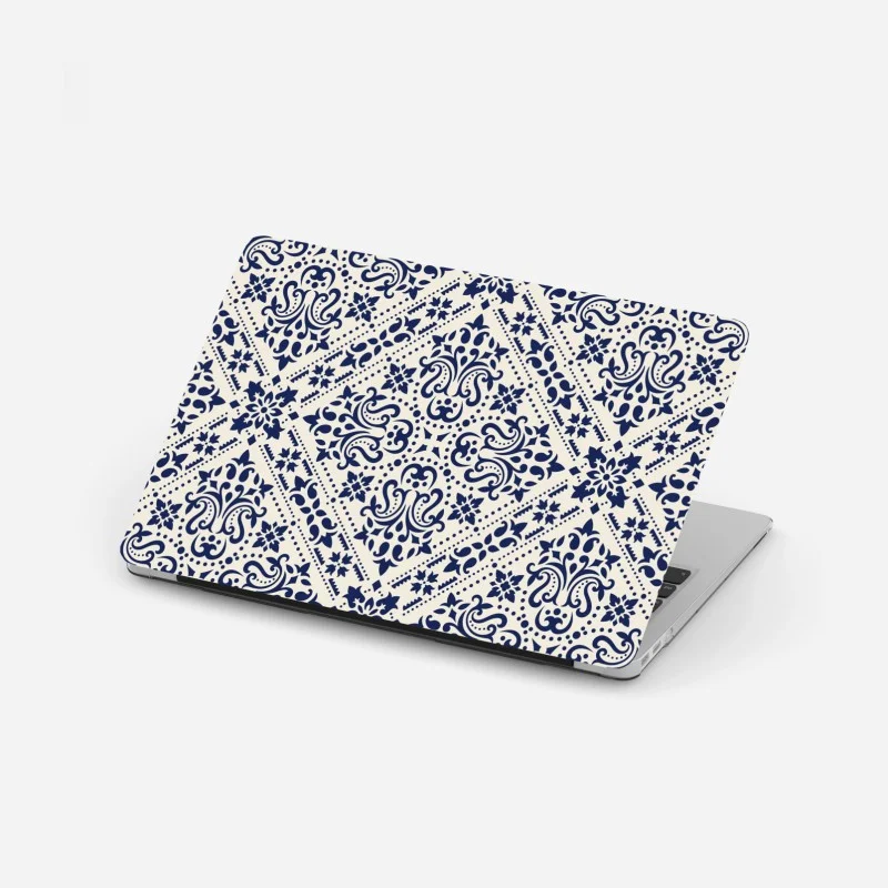 Adesivo per laptop motivo damascato blu navy su sfondo crema