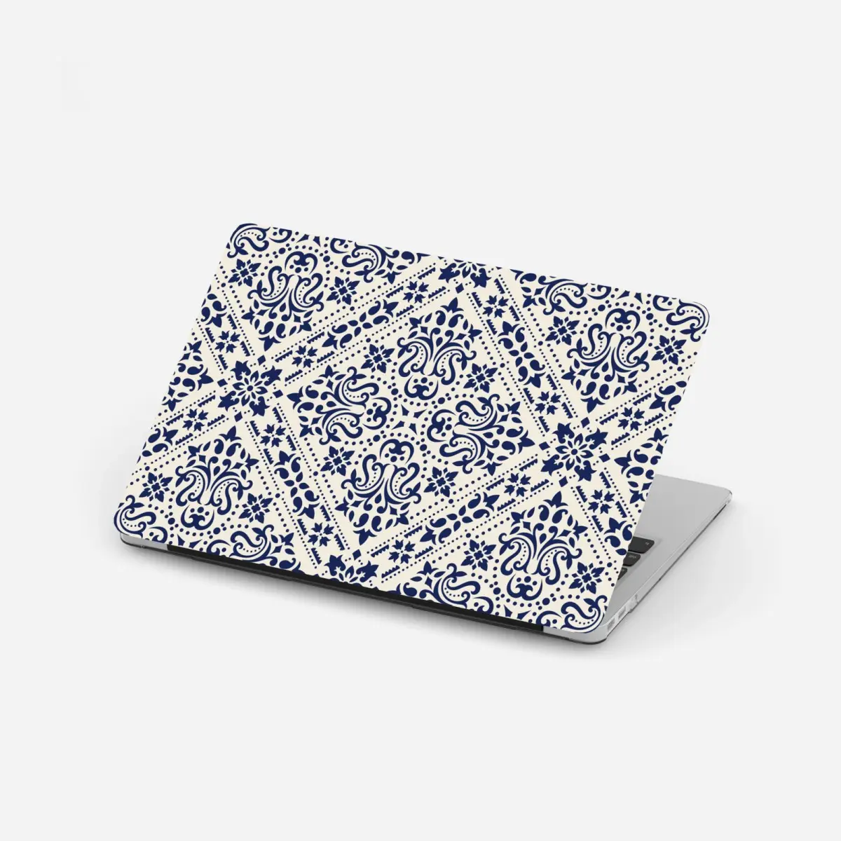 Adesivo per laptop motivo damascato blu navy su sfondo crema • Wallissimo®