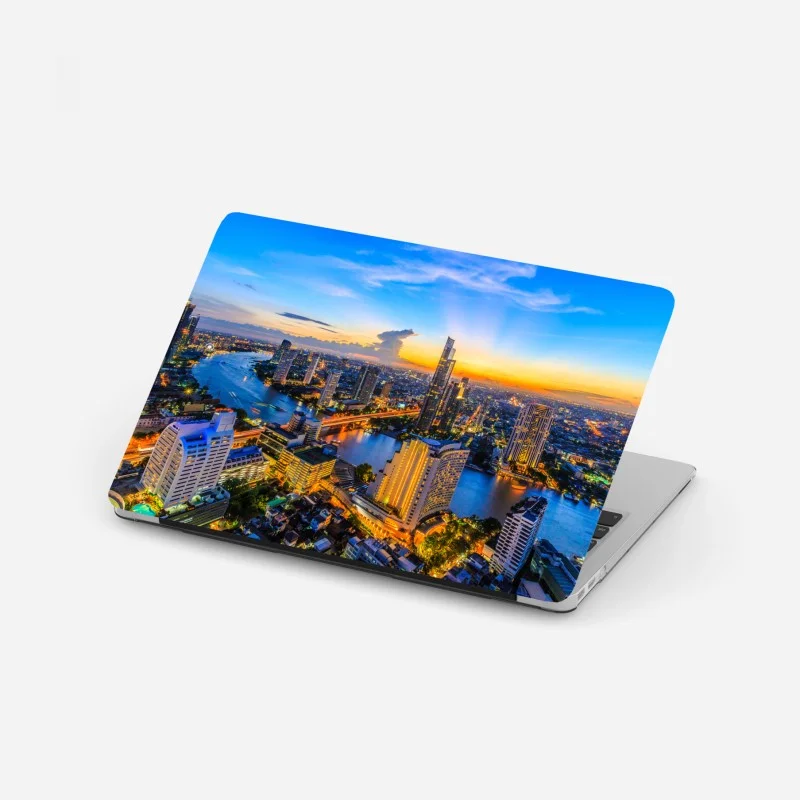 Adesivo per laptop tramonto urbano sul fiume: skyline illuminato