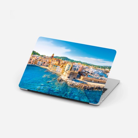 Adesivo per laptop vista pittoresca di Saint-Tropez sul mare • Wallissimo®