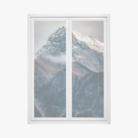 Adesivo per finestra maestoso picco innevato tra rocce e nebbia • Wallissimo®