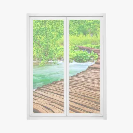 Adesivo per finestra passerella di legno in mezzo al verde • Wallissimo®