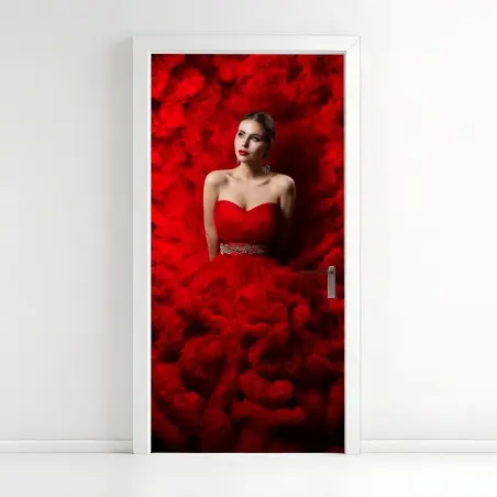 Adesivo per porta eleganza scarlatta: ritratto in abito vaporoso • Wallissimo®